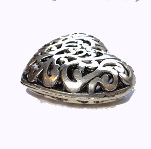 Cuore in metallo ciondolo "cuore intaglio" con sonaglio cm 4,5 x 4,8 x 1,8 argento - immagine 2
