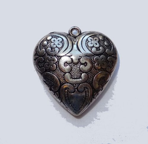 Cuore in metallo ciondolo "cuorcuore" cm 5,0 x 5,1 x 1,9 argentone