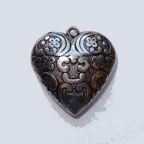 Cuore in metallo ciondolo "cuorcuore" cm 5,0 x 5,1 x 1,9 argentone