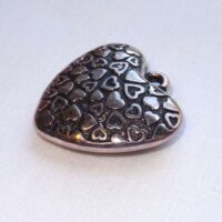 Cuore in metallo ciondolo "cuoricini" cm 3,0 x 3,0 x 0,9 argentone