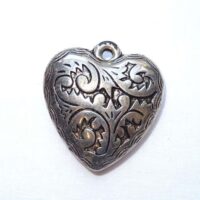 Cuore in metallo ciondolo "cuorfoglia" cm 4,4 x 4,1 x 1,3 argentone