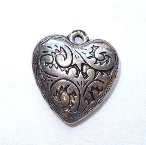 Cuore in metallo ciondolo "cuorfoglia" cm 4,4 x 4,1 x 1,3 argentone