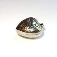 Cuore in metallo ciondolo "acanto"  cm 2,0 x 2,1 x 1,2 argentone