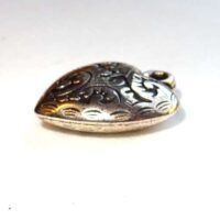 Cuore in metallo ciondolo "acanto"  cm 2,4 x 2,6 x 0,8 argentone
