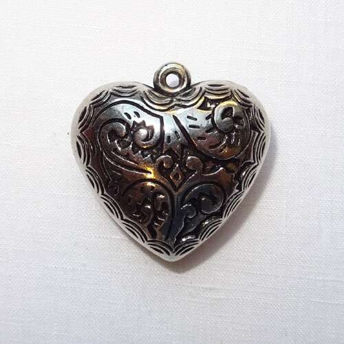 Cuore in metallo ciondolo "acanto" cm 3,4 x 3,4 x 1,7 colore argento
