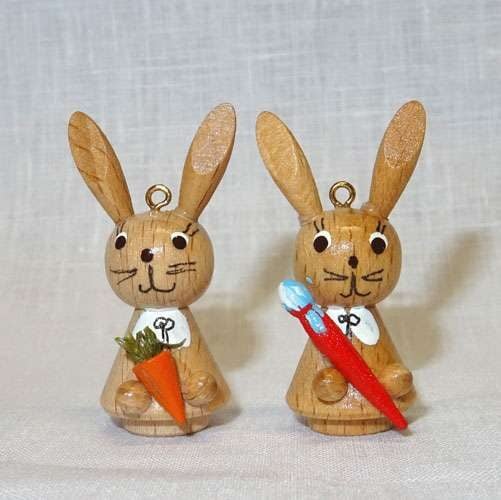 Coniglietti in legno con carota o pennello