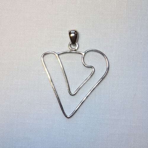 Lettera "v" struttura in argento 925  by roberta dazzini
