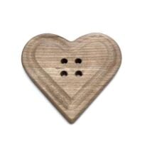 Sbottonati/ bottone  cuore in legno decorativo "i nastri di mirta" cm 9