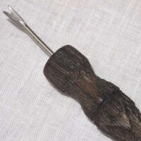 Toglispilli doppio in legno fossile sabbiato