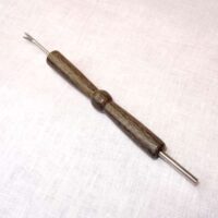 Toglispilli doppio in legno fossile