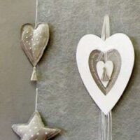 Supporto in cartone rigido  cuore bianco