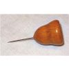 Calamita con spillone in legno laccato - immagine 3