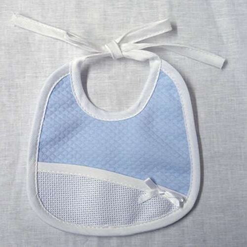 Bavagliolo ovale piccolo con banda in aida: avorio rosa azzurro cm 15x15