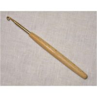 Uncinetto con manico in legno di faggio n° 4,5