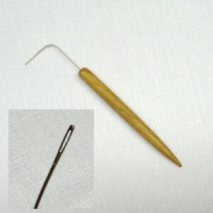 Uncinetto punta dorata 0,40/24 con toglispilli a tubino e manico in legno pregiato multicolor