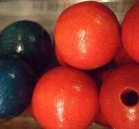 Pallina in legno colorato mm 25 con foro passante grande