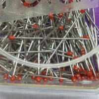 Spilli inox testa colorata rossa mm 0,59 x 26 pezzi 200