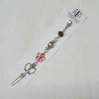 Segnaforbice con forbice e fiorellino rosa by roberta dazzini