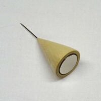 Calamita con spillone "cono", in legno di ligustro