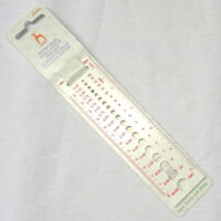 Accm351a Misuratore ferri e uncinetti da 2 a 10 mm con righello in centimetri e inch — accessorio per maglia e uncinetto.
