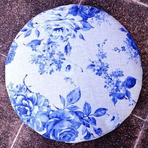 Tombolo piatto cm 50 greggio con fiori e rose blu