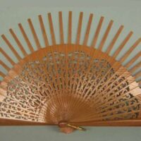Struttura ventaglio  legno traforato scuro, merletto cm 6/ cm 42
