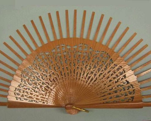 Struttura ventaglio  legno traforato scuro, merletto cm 6/ cm 42