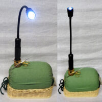 Lampada a led con base in legno e spilloni + calamita portauncinetto per tombolo