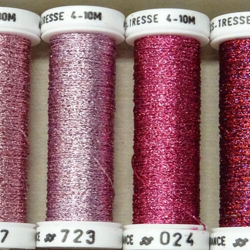 Filo metallizzato Au Ver à Soie n.4 Rose, kit da 6 rocchetti in colori assortiti, particolare
