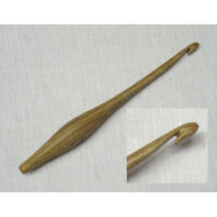 Uncinetto  in legno di noce n° 5  cm 14,5