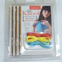 Kno10 Set Knook per principianti con manuale e tre uncinetti in legno da 4‑5‑5,5 mm.