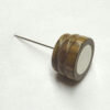 Calamita con base piatta e spillone in legno