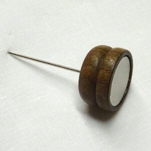 Calamita con base piatta e spillone in legno di bubinga