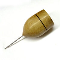 Calamita con spillone "righetta", in legno di ligustro
