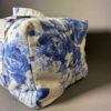 Borsa portatombolo "rose blu" by Magazzino 18 - immagine 4
