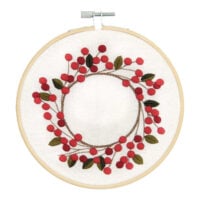 kit di ricamo prestampato Amo in Natale "Corona di rosa canina" cm 15, Rico Design