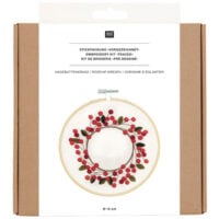 kit di ricamo prestampato Amo in Natale "Corona di rosa canina" cm 15, Rico Design