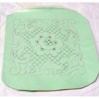 Ord84 centrino quadrato con foglie e fiore, lato cm 14