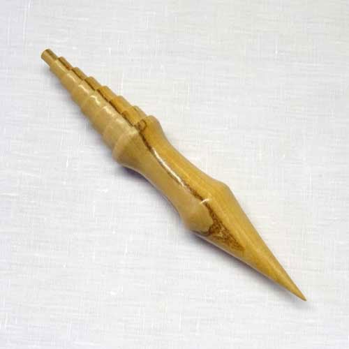 Punteruolo da ricamo in legno di ulivo.