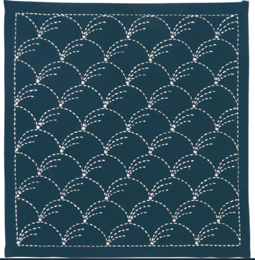 IKO112 Sashiko Olympus n° 201 in cotone blu scuro con motivo ricamabile 33 x 33 cm.