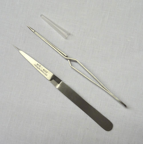 Unc224 Pinzette con forza opposta in acciaio inox con punta dritta sottile, lunghe 12,5 cm, ideali per afferrare fili cortissimi nel lavoro a tombolo.