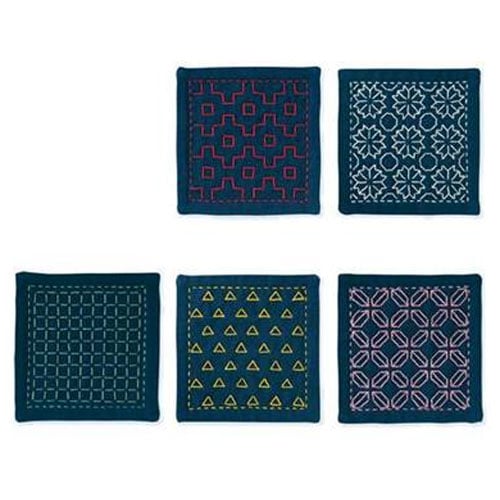 IKO113 Sashiko patch – SK-424 - kit 5 basi ricamabili già disegnate cm 10 x 10 (sottobicchieri) + filo + ago