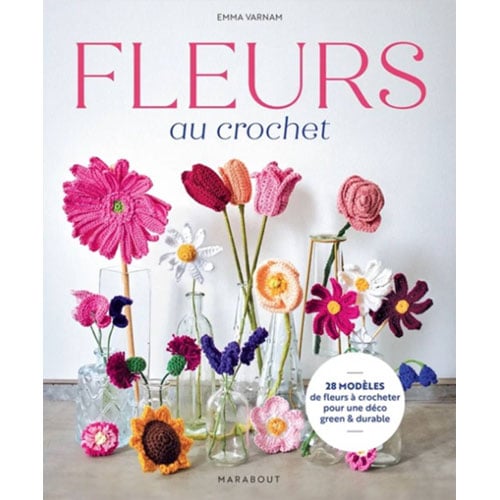 UF18 Copertina del libro Fleurs au Crochet di Emma Varnam, con diversi fiori all’uncinetto colorati disposti in stile bouquet.