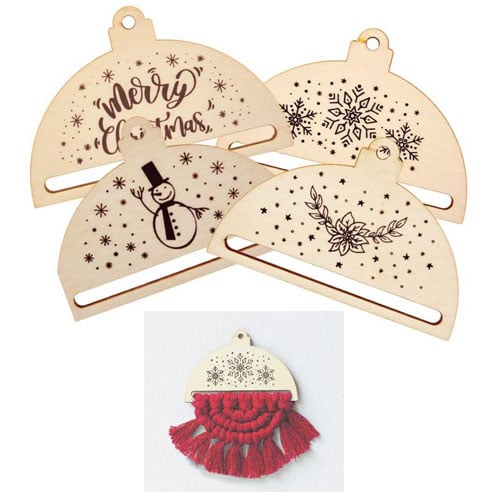 Spl96 Set da 4 appendini a mezzasfera piatta in legno Stafil con motivi natalizi, Ø 6 × 9 cm.