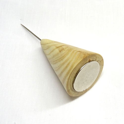 Tca221 Calamita con spillone "cono" in carpino