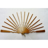 Ven301 Struttura in legno Universalonda per ventaglio da merletto, apertura 36 cm, chiusura 19,8 cm.