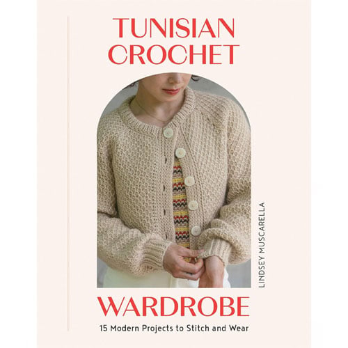 Btun42 Copertina del libro Tunisian Crochet Wardrobe di Lindsey Muscarella, con capi moderni realizzati a uncinetto tunisino in tonalità neutre e naturali.