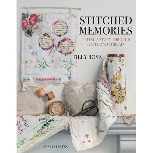 Rba77 Copertina del libro Stitched Memories di Tilly Rose, con collage di tessuti vintage e ricami a mano.