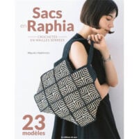 U318 Copertina del libro Sacs en Raphia di Mayuko Hashimoto, con borse in raffia lavorate a uncinetto in diversi stili e colori.
